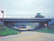[b]Sanace mostní konstrukce[/b]
rekonstrukce tří mostů v úseku 
Bělotín-Nový Jičín
2001